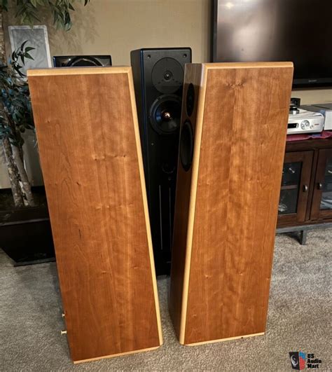 Odyssey Audio Lorelei Way Floorstanding Speakers With Kismet Crossovers