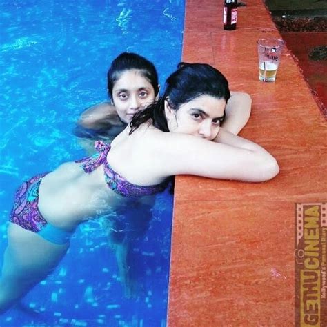 Actress Of Sacred Games Sexy Durga Rajshri Deshpande In Bikini In Swimming Pool 2 Gethu Cinema
