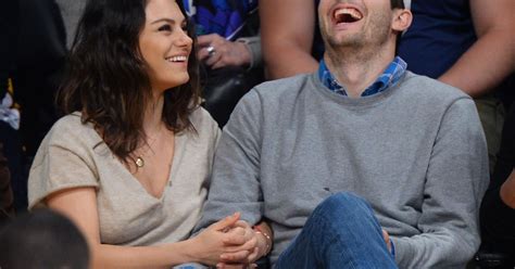 Mila Kunis Et Son Fiancé Ashton Kutcher Très Amoureux Et Très Complices