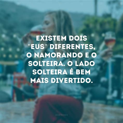 30 frases de solteira engraçadas que carregam a leveza da solitude