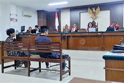 Sidang Perdana Kasus Politik Uang Caleg Demokrat Di Makassar Tiga