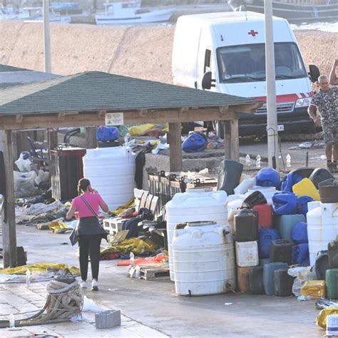 A Lampedusa Anche Un Bimbo Di Anni Trovato Da Solo Nel Deserto Lo Ha