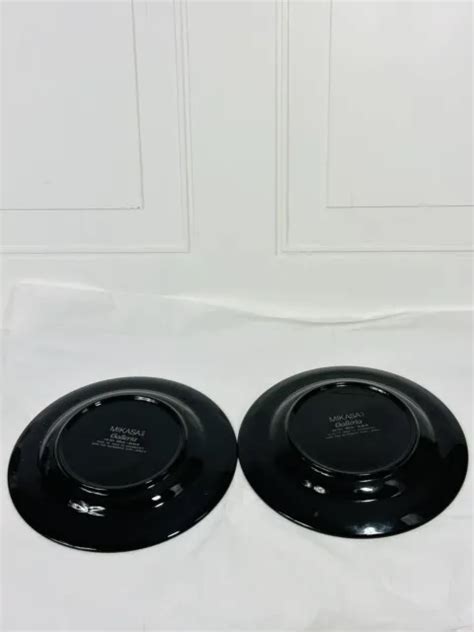 2 MIKASA GALLERIA Fk 701 Opus Black Calla Lily 8 1 4 Salad Plates 20