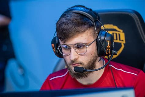 Cblol Flamengo Vence Intz E Permanece Na Lideran A Da Competi O