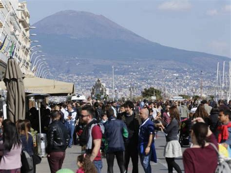 Ognissanti Attesi Mila Turisti Tra Napoli E La Regione