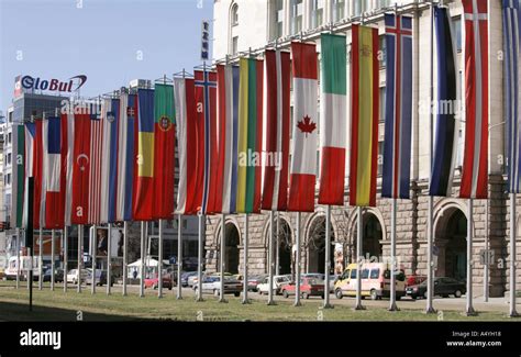 La Nato Bandiere St Sofia Sofia Monumento Lungo La Cittadinanza Civica