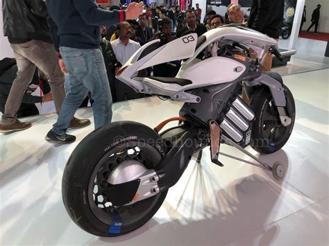 Auto Expo 2018 Yamaha Motoroid Autonomous Bike Showcased Speedhounds