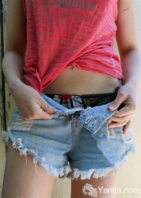 Sensual Brunette Hottie Anne Melbourne Exposes Her Sexy Smooth Naked Body Photos