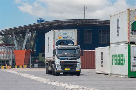 Layanan Logistik Halal Dan Cold Storage Di Pelabuhan Meroket