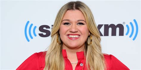 Voice Coach Kelly Clarkson Stuns In Curve Hugging Outfit To Promote