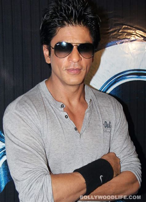 Shah Rukh Khan undergoes eye surgery - Bollywood News & Gossip, Movie ...