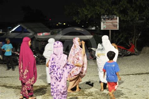 Pengungsi Gempa Palu Salat Tarawih Di Masjid Darurat Anadolu Ajans