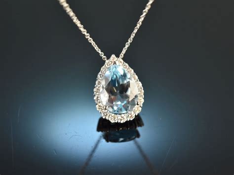 Sky Blue Tropfenf Rmiges Collier Mit Blau Topas Und Brillanten Wei