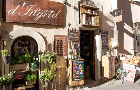 Лурмарен (Lourmarin) - провансальская деревня - avefrance.com