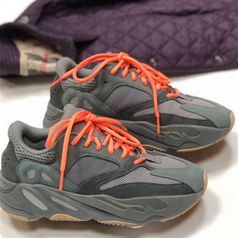 Кроссовки YEEZY размер 38.5 цена 10 770 руб