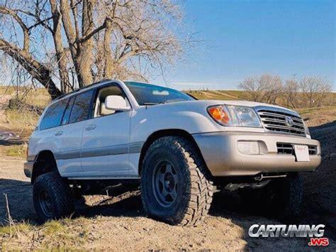 Lifted Toyota Land Cruiser Front