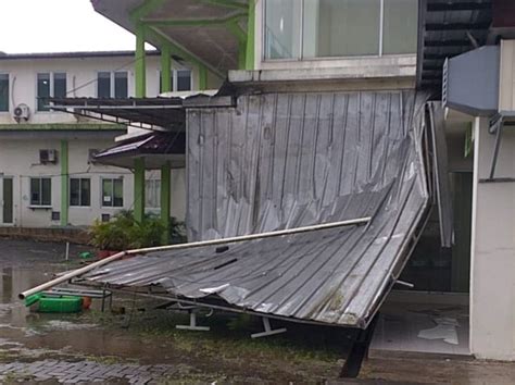 Rusak Diterjang Angin Kencang RSUD Leuwiliang Tetap Beroperasi