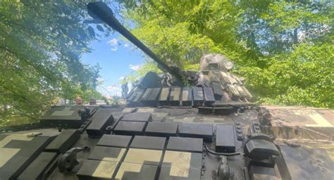 ЗСУ поповнюються захопленою технікою - гібридами російських Т-62 із ...