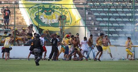 Violencia Sin Control En El Fútbol Brasileño Salvaje Pelea De