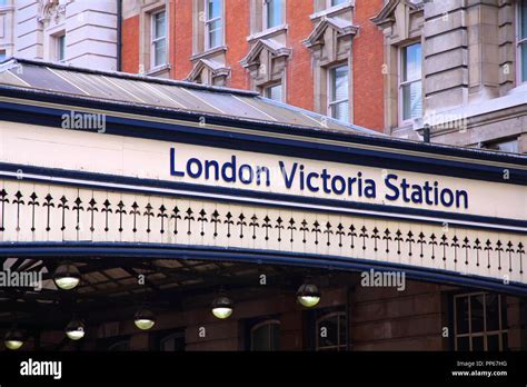 Victoria train station london old hi-res stock photography and images ...