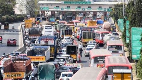 Pune Traffic Jam News मुंबई बंगळुरू मार्गावरील वाहतूक ठप्प कात्रज