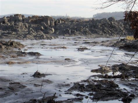 82 000 Tons Of Toxic Coal Ash And 27 Million Gallons Of Contaminated Water Spill Into North