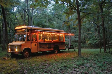 Savor on wheels food truck adventure | Premium AI-generated image