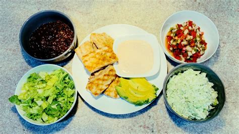 Simple Grilled Mahi Fish Taco Recipe with Fiesta Ranch Sauce - FFLL