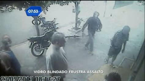 Vidro blindado frustra assalto a casa lotérica em São José do Rio Preto