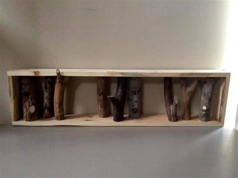 DIY Pallets and Tree Branch Coat Rack - Easy Pallet Ideas