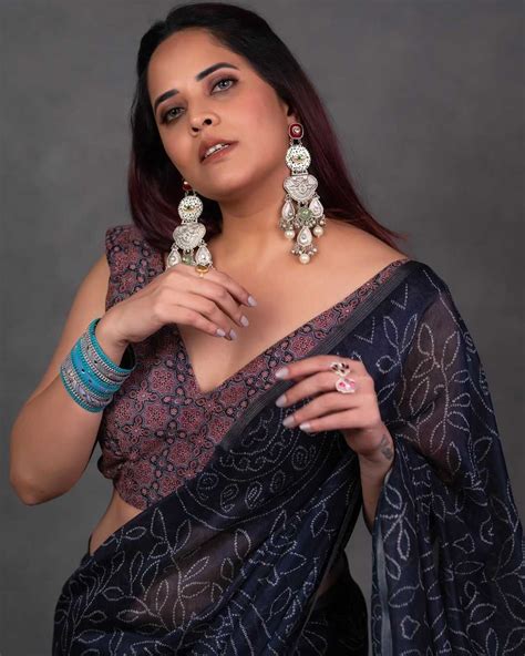 Anasuya Bharadwaj Hot Photoshoot In Saree Glamsundari In