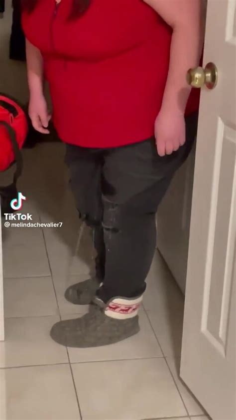 Wetting Bbw Fully Wets Herself Laughing ThisVid