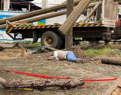 TRABAJADOR DE CFE MUERE ELECTROCUTADO Cuando Colocaba Un Poste De