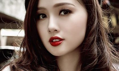 Khi Hot Girl Kh U Chi N V I Anh H Ng B N Ph M