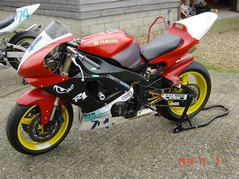 Yamaha R6 5eb 2000 Race Track Bike