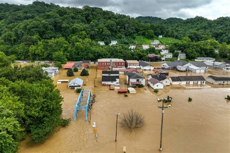 Flash flooding devastates towns, cities of Eastern Kentucky | Lexington Herald Leader