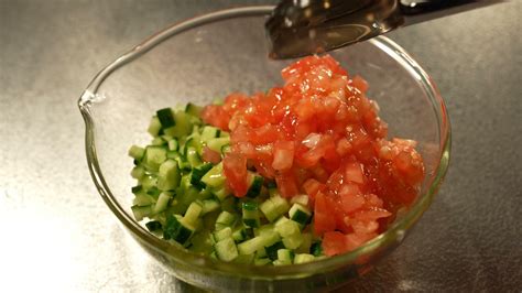 【切って混ぜるだけ】フレッシュな味わいで食卓が明るくなる『たら夏野菜ソース』（まいにち3品食堂） エキスパート Yahooニュース