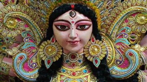 Durga Puja দেবী দুর্গা পাড়ি দিলেন সুদূর স্যুইজারল্যান্ডে দেখুন ছবিতে