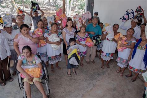 Protege Ileana Canul de Dzul del frío a abuelitos de Tulum Quadratin