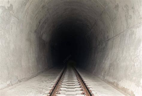 Fondo Entrada Del T Nel Del Tren Oscuro Con V As F Rreas Que Crean