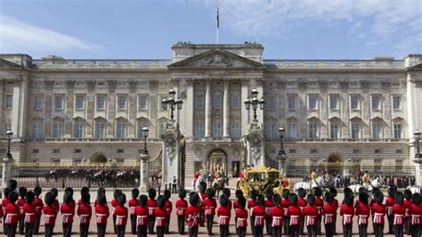 Mukesh Ambani's Antilia 2nd most expensive home after Buckingham Palace ...