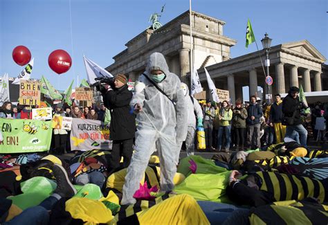 German farmers protest agro-industry, back healthy foods