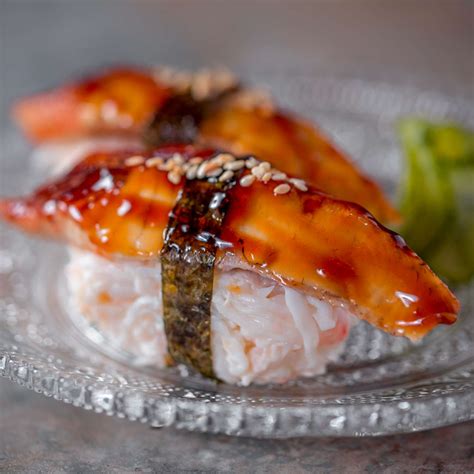 Копченый угорь, краб, кунжут из ресторана | Pinskiy&Co