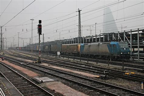 Durchfahrt Am Bei Leichtem Schneefall Von Alpha Trains