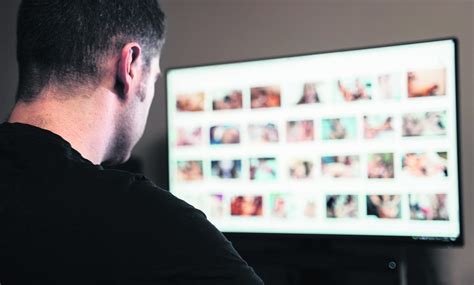 Νέα υπόθεση revenge porn Πασίγνωστη τραγουδίστρια καταγγέλλει
