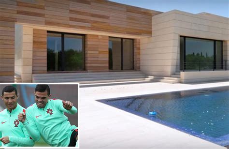 √ Portugal Ronaldos Haus - Portugal Legend Cristiano Ronaldo Building ...