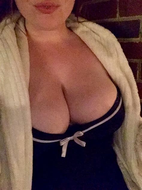 A Shy Outdoor Smile F Porn Pic