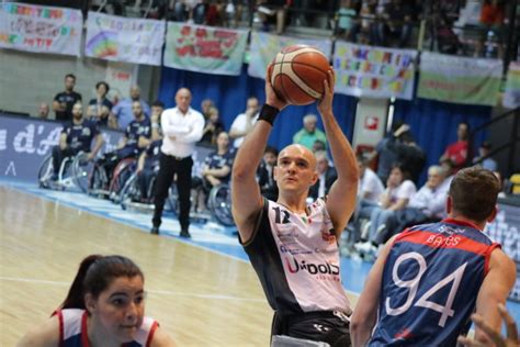 Basket In Carrozzina Briantea Cant Campione Ditalia