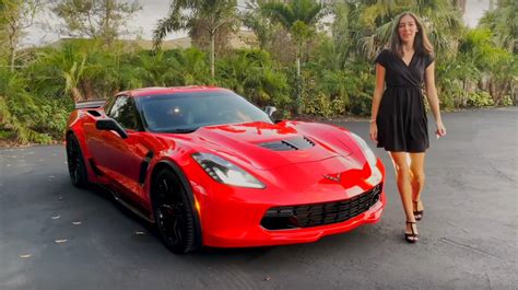 Lady In Red Corvette Z06 C7 Wants You To Swipe Right Would You Show It Your Garage Autoevolution