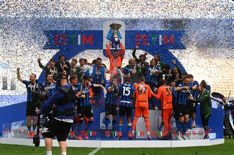 L Inter Festeggia Il Scudetto La Premiazione